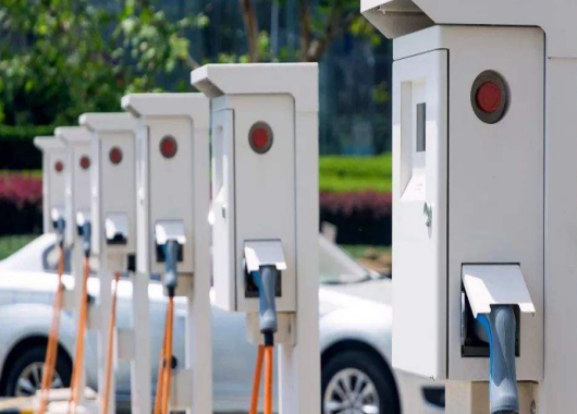 英國(guó)電動(dòng)汽車(chē)行業(yè)陷入困境，英媒：中國(guó)背鍋！